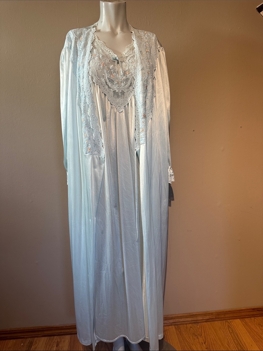Vanity Fair vintage nightgown and robe set housedress - dressing gown